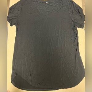 Women’s gray vneck shirt. Very soft.XL.